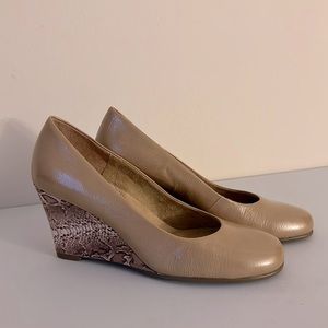 Aerosoles Plum Tree Tan Patent Leather Snakeskin Wedges